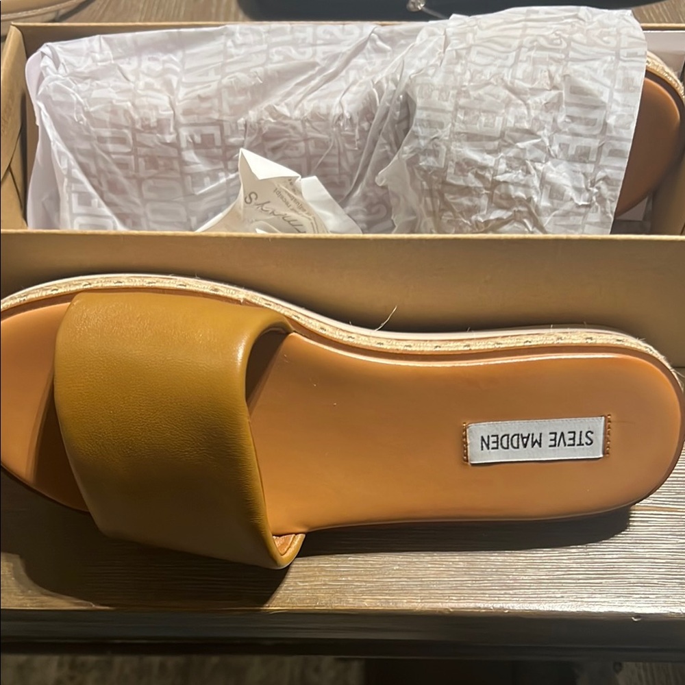 Steve Madden Brown/Tan Slide Sandals